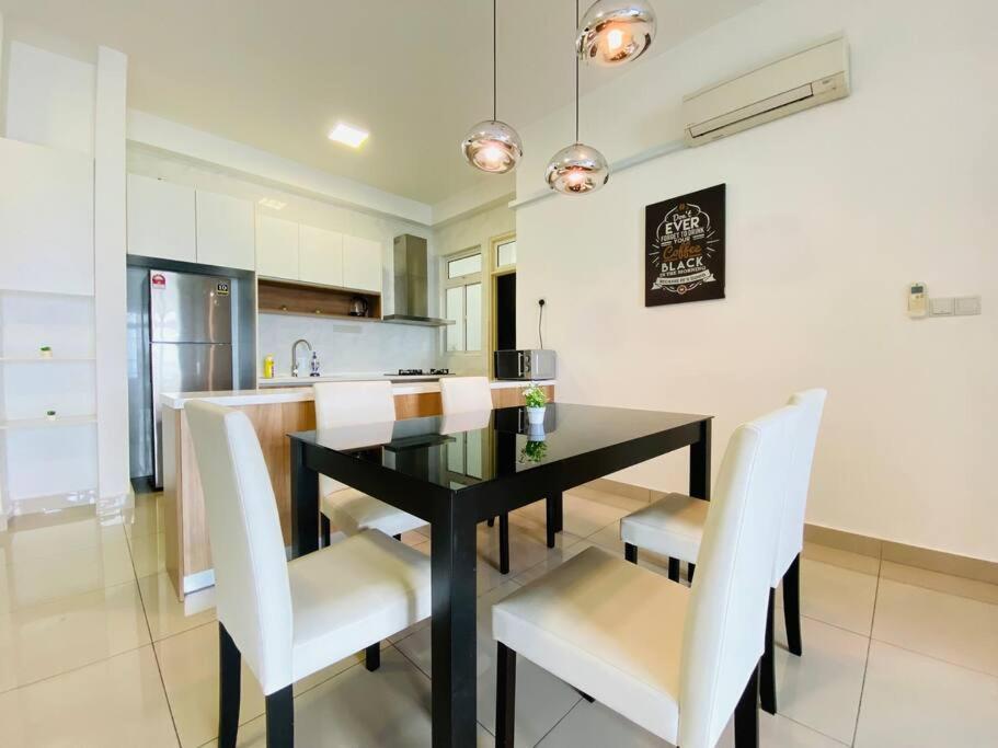 Twin Galaxy Netflix /mahjong Near Ksl Mall@ * Johor Bahru